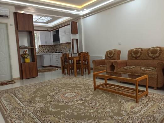 اتاق پذیرایی ویلای نوساز دربست در کنار رودخانه و فضای جنگلی