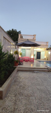 حیاط ویلای "Vip رویال"