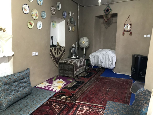 اقامتگاه بوم‌گردی خانه عباسی تاکستان اتاق سه نفره مادربزرگ