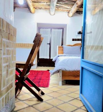 اقامتگاه بومگردی گلابدون قمصر اتاق نعناع