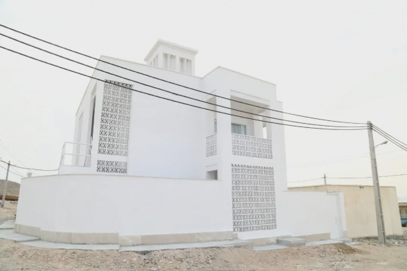 آپارتمان بادگیر سفید (طبقه اول)