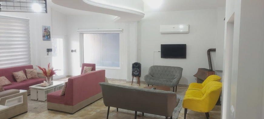 ویلا استخردار آبگرم بارانلو با فوتبال دستی