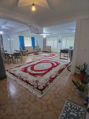 ویلا استخردار آبگرم رویال با فوتبالدستی