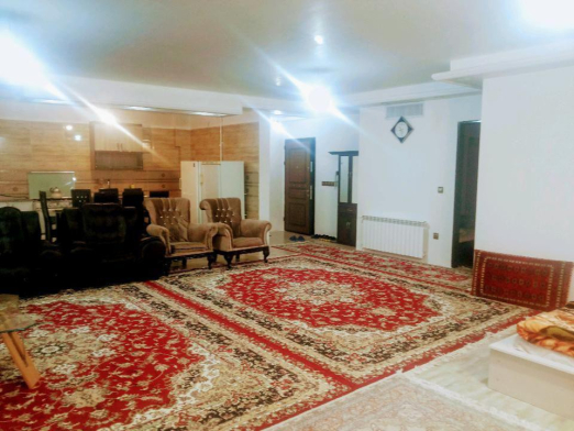 اتاق پذیرایی واحد مبله دو خوابه در همدان