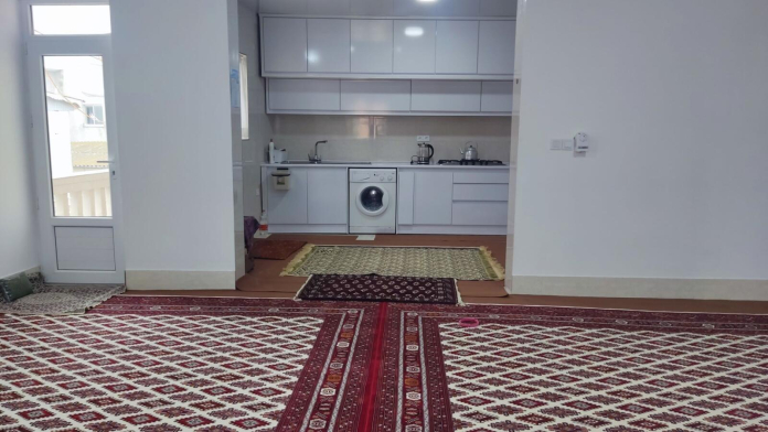 آشپزخانه اقامتگاه دو خوابه در بندر ترکمن