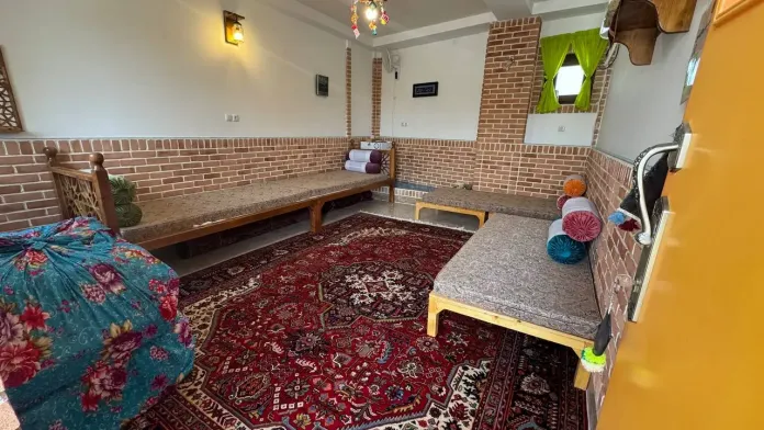 اقامتگاه بومگردی گلجان زنجان سوئیت سوسن چلچراغ