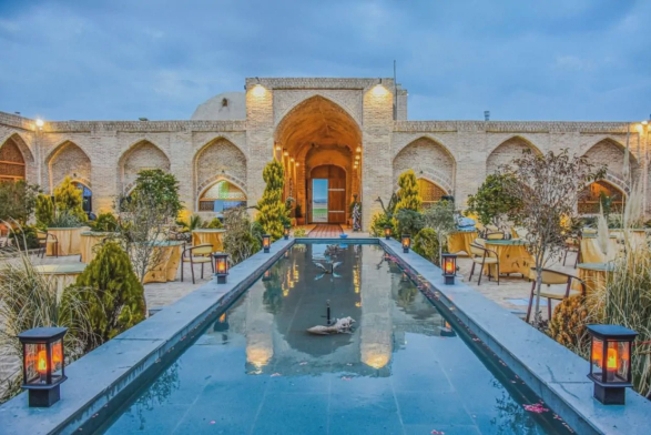 ویلا شاه عباسی دودهک (اتاق شاهنشین ۱) با صبحانه رایگان