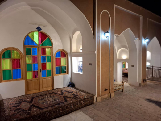 اقامتگاه بوم‌گردی دیارنون اصفهان سه تخته ارغوان