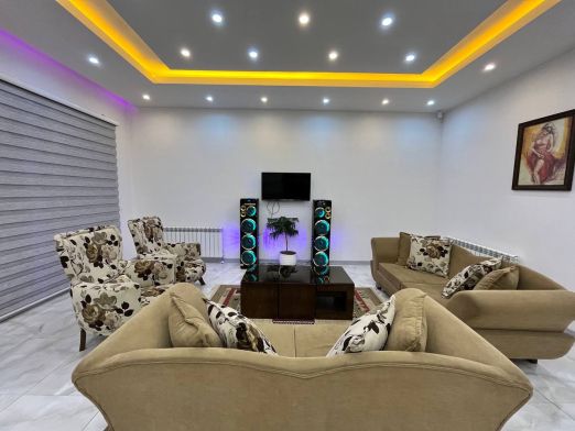 اتاق پذیرایی ویلای دو خوابه استخر دار آبگرم ماهان