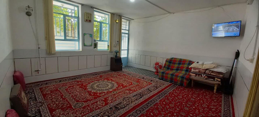 اتاق پذیرایی سوئیت "مهدوی" در سمیرم