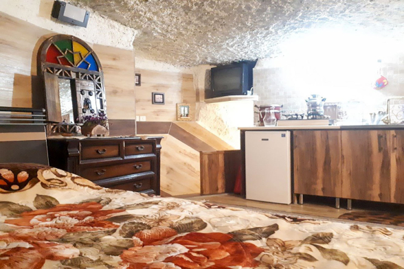 اقامتگاه بومگردی عمارت سنگی اسکو واحد 1