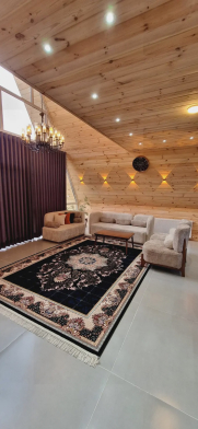 کلبه سوئدی لیا نزدیک به دریا
