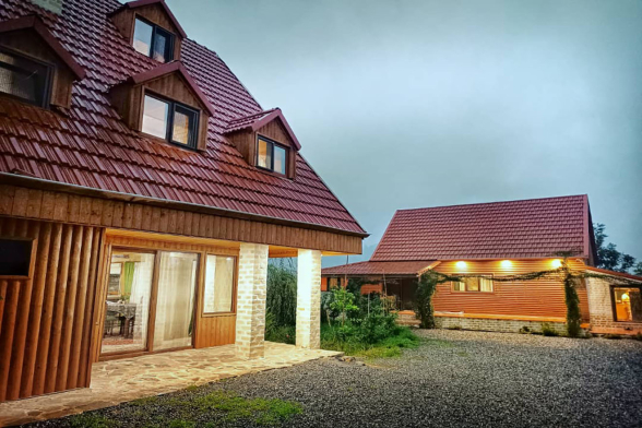 ویلا چوبی تریپلکس دوخوابه الماس نجفیان - اسالم