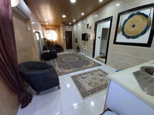 اتاق پذیرایی ویلای نوساز ساحلی دارای دو خواب