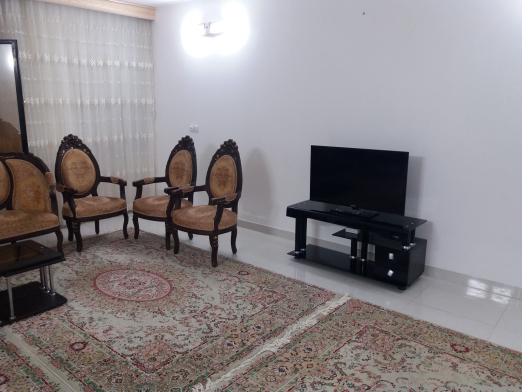 اتاق پذیرایی واحد شیک و مبله با دسترسی مناسب به اماکن گردشگری