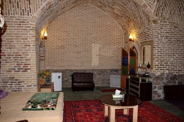 اتاق پذیرایی بومگردی کاروانسرای شاه عباسی دودهک "شاه نشین "