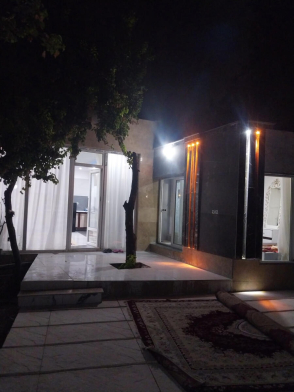 حیاط ویلای دوخوابه با استخر سرپوشیده در فردوسیه