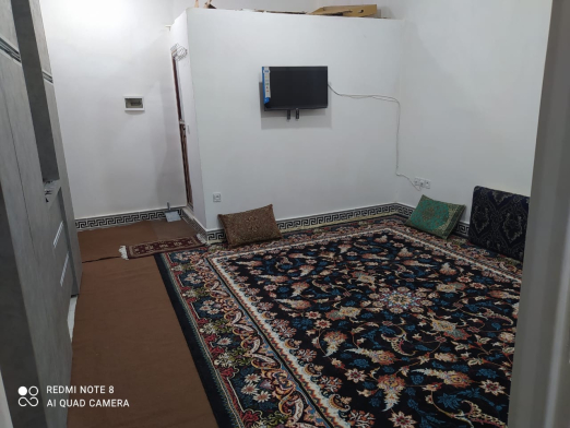 اتاق پذیرایی سوئیت تک خواب نقلی با دسترسی راحت