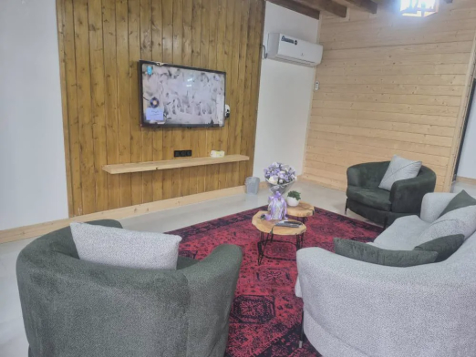 کلبه چوبی باغ پدربزرگ