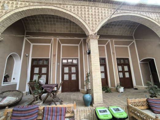 اقامتگاه بومگردی مهران یزد فضای داخلی اقامتگاه اقامتگاه بومگردی مهران یزد اتاق شش تخته مشترک ویژه آقایان