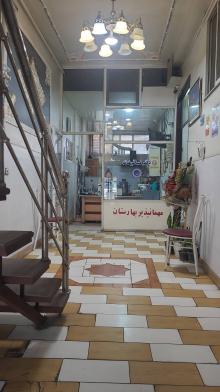 مهمانسرا بهارستان تبریز اتاق پنج تخته بدون سرویس بهداشتی و حمام اختصاصی