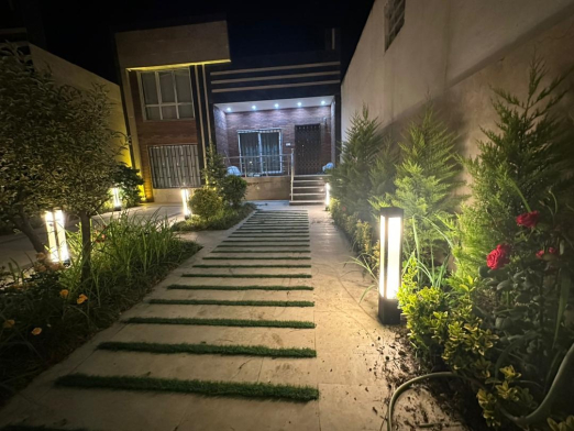حیاط ویلای دو خواب با حیاط زیبا