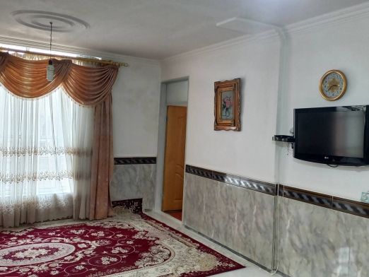 اتاق پذیرایی ویلا خانه یک خوابه با پنجره و نورگیر عالی درغارعلیصدر
