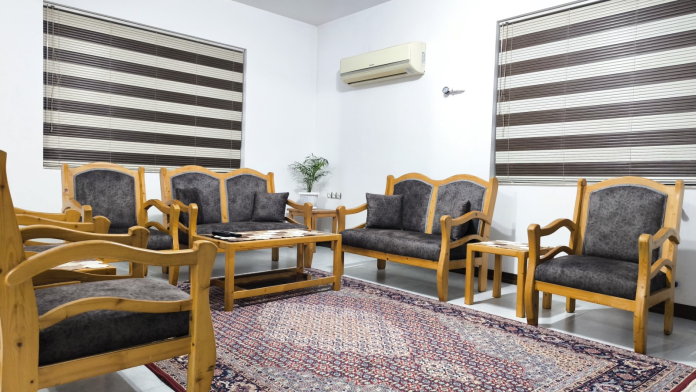 اتاق پذیرایی ویلا سه خوابه «زرسر» سرولات