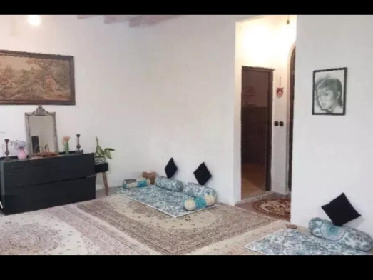 پذیرایی و نشیمن ویلای دربست جنگلی و کوهپایه ای لب رودخانه ی جاده ماسوله