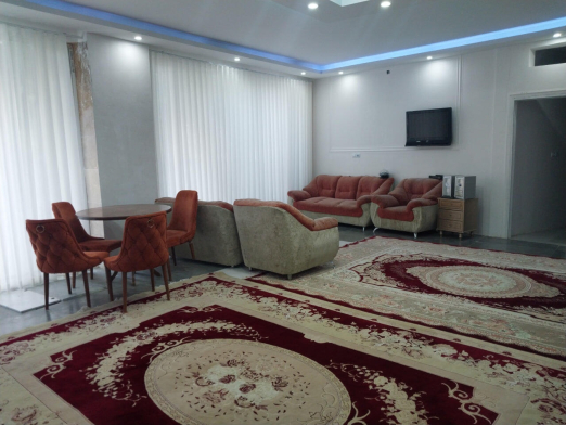 اتاق پذیرایی ویلای دوخوابه با استخر سرپوشیده در فردوسیه
