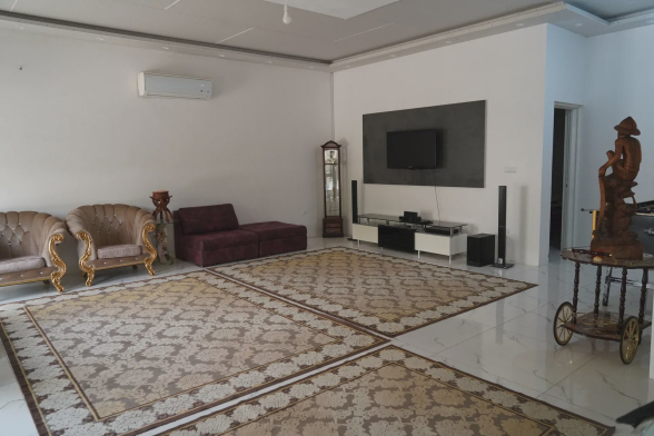 ویلا شاندیز با فوتبال دستی