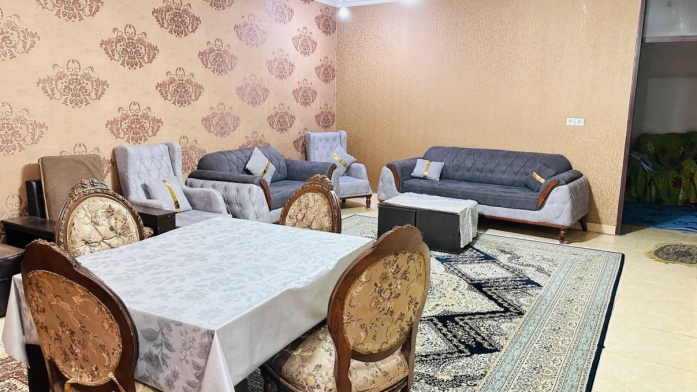 اتاق پذیرایی اقامتگاه مرکز شهر سنایی ۱