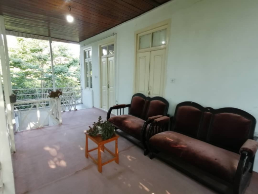 تراس ویلای سنتی در مجاورت رودخانه