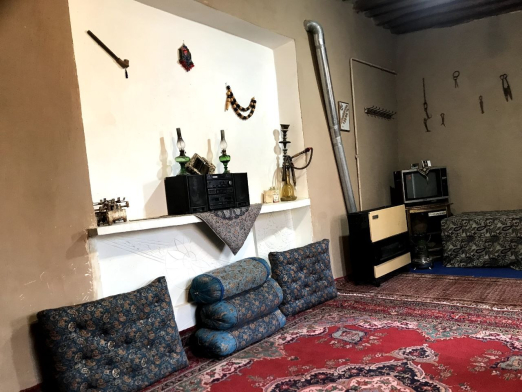 اقامتگاه بومگردی خانه عباسی تاکستان اتاق سه نفره پدربزرگ