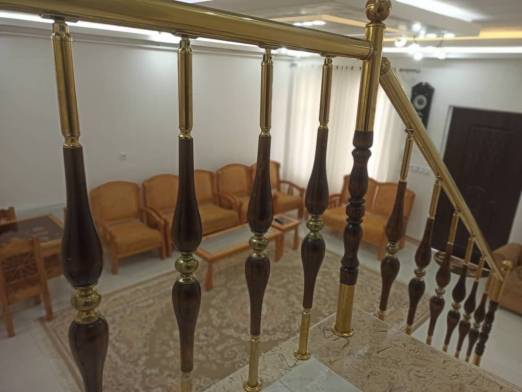 اتاق پذیرایی ویلای نوساز دربست در کنار رودخانه و فضای جنگلی
