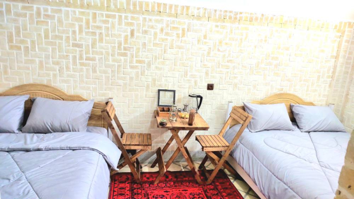 اقامتگاه بومگردی گلابدون قمصر اتاق دارچین