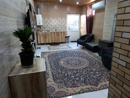 اتاق پذیرایی ویلای نوساز ساحلی دارای دو خواب