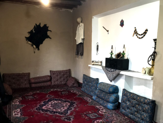 اقامتگاه بومگردی خانه عباسی تاکستان اتاق سه نفره پدربزرگ