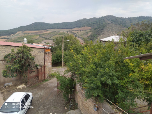 نمای بیرونی ساختمان ویلای تک خواب مبله با تراس و چشم اندازی زیبا