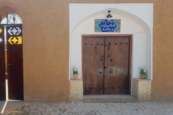 ویلا نی چشمه(اتاق سه دری با سرویس اختصاصی)
