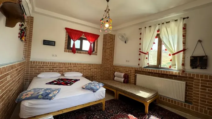 اقامتگاه بومگردی گلجان زنجان سوئیت شقایق