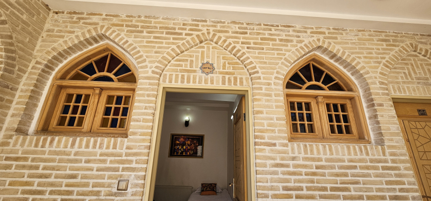 مجتمع گردشگری عمارت حاکم ساوه فضای محوطه مجتمع گردشگری عمارت حاکم ساوه اتاق دو تخته دابل افسانه عشق