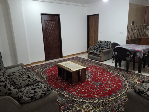 اتاق پذیرایی واحد بسیار اقتصادی نوساز و مبله در مرکز رامسر