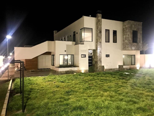ویلا عمارت دوبلکس استخر روباز و جکوزی سرپوشیده