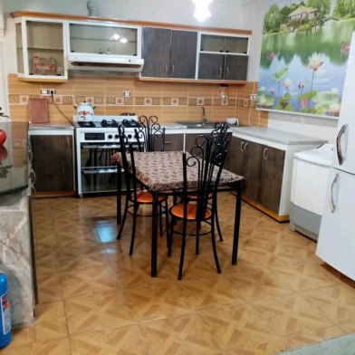 آشپزخانه واحد دربست دو خوابه با حیاط دلباز