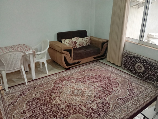 اتاق پذیرایی ویلای حیاط دار تک خوابه در محمودآباد