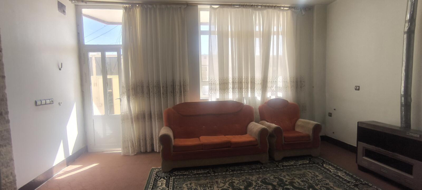 اتاق پذیرایی آپارتمان خانه دوخوابه حیاط دار سامان