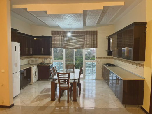 آپارتمان عمارت سفید یالبندان