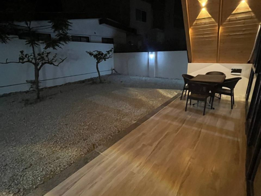 نمای بیرونی ساختمان کلبه سوئیسی بسیار زیبا ۲ خوابه