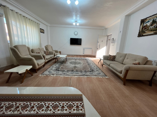 حال پذیرای ویلا روستایی با ویو جنگل